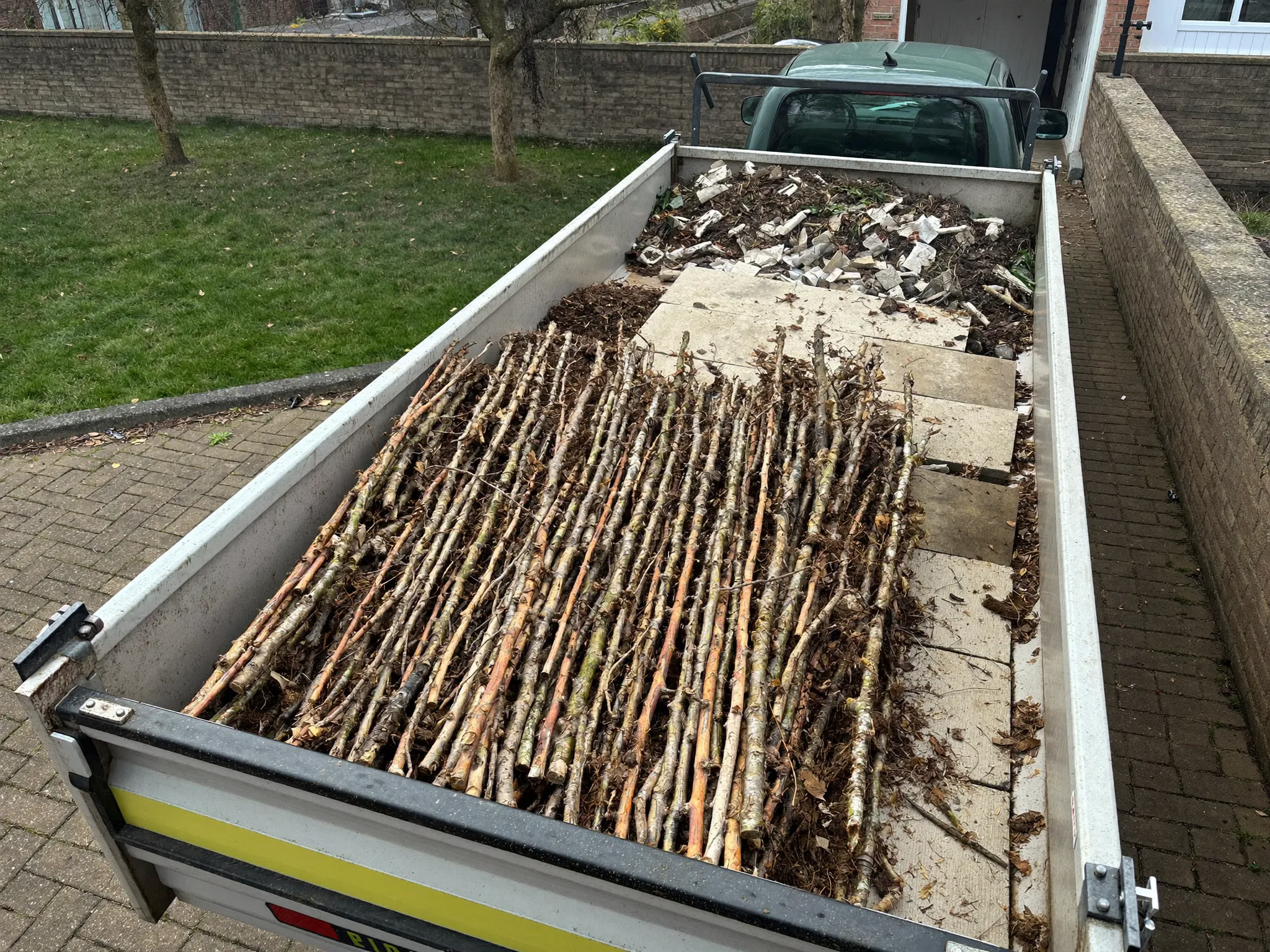 Tuinafval & puin afvoeren door OriGardens in Noord-Holland